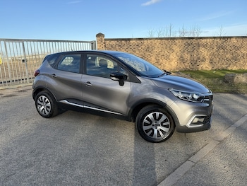 Used Renault Captur 2018 for sale - 76280534: Photo
