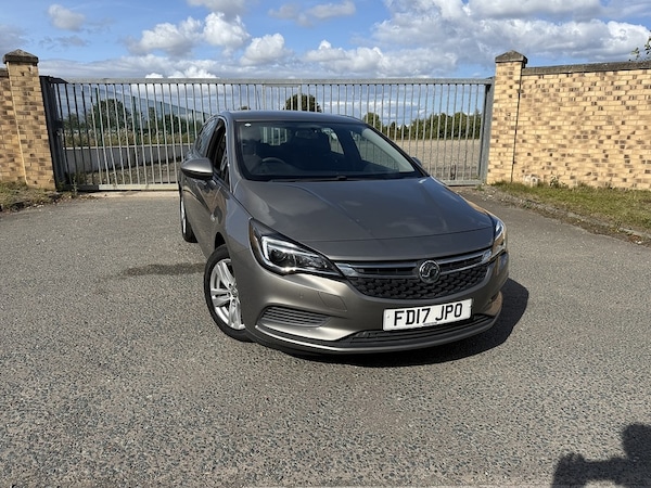 Used Vauxhall Astra 2017 for sale - 76280506: Photo 1
