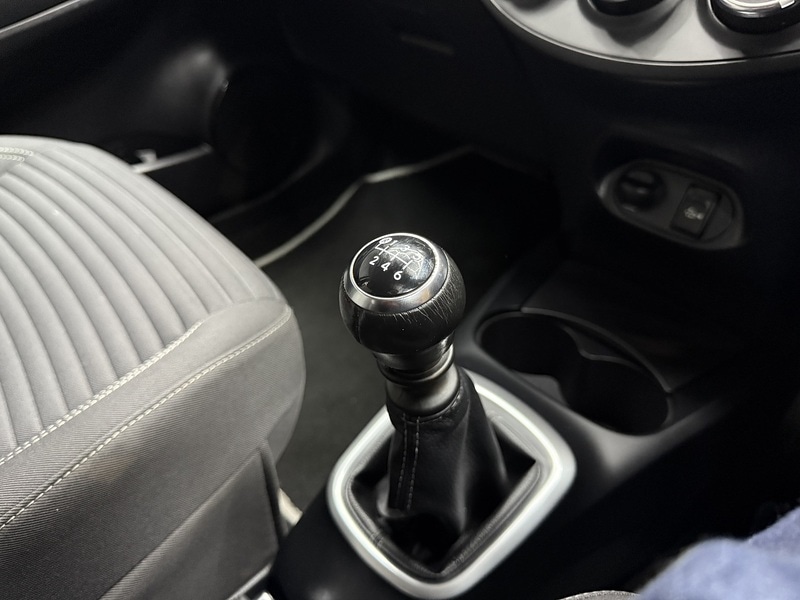 Used Toyota Yaris 2018 for sale - 76582984: Photo 65