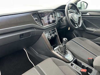 Used Volkswagen T-Roc 2019 for sale - 78807245: Photo