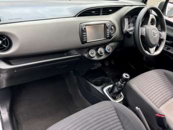 Used Toyota Yaris 2019 for sale - 75244269: Photo