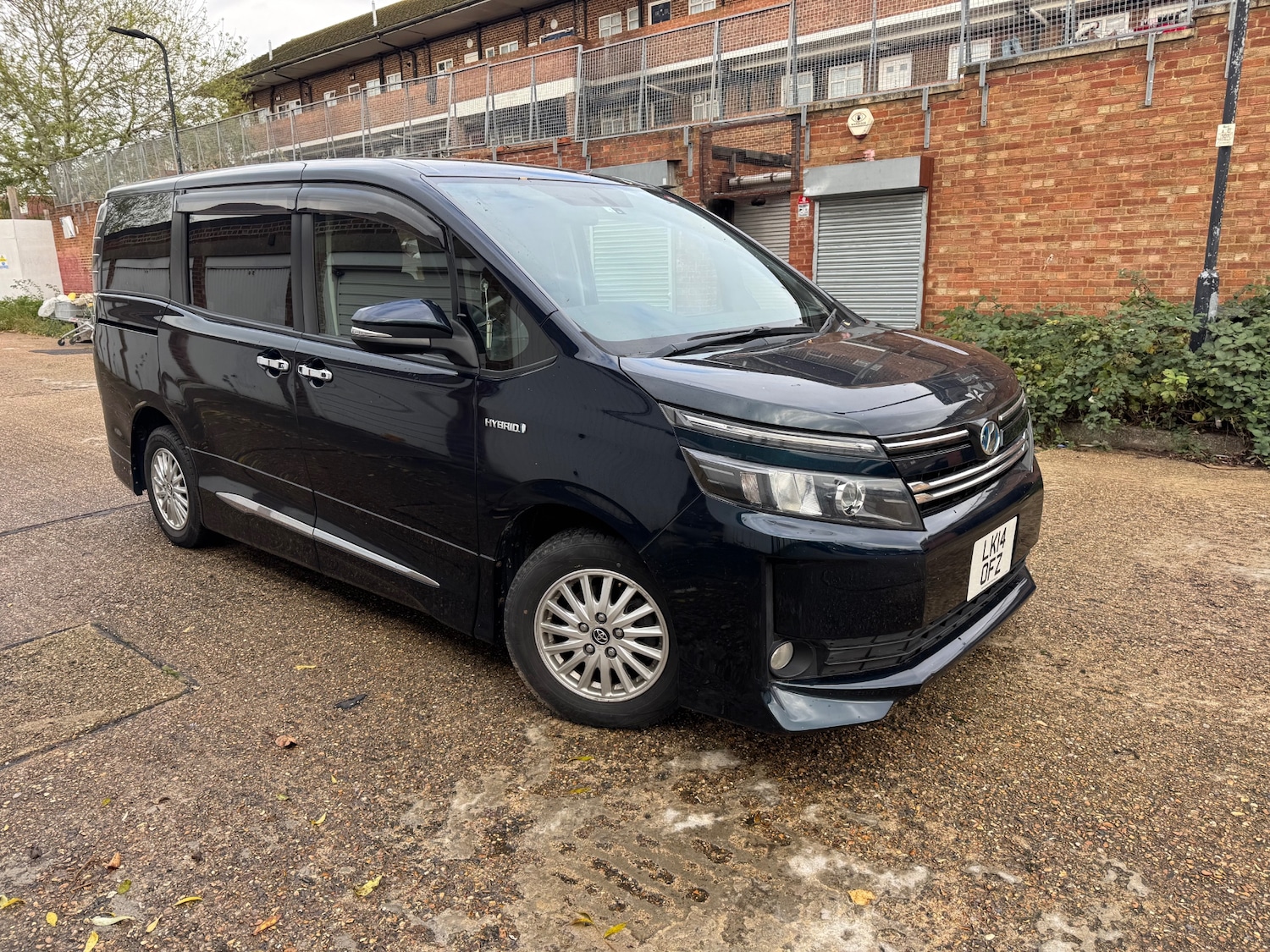 Used Toyota Voxy 2014 for sale - 76358382: Photo 1