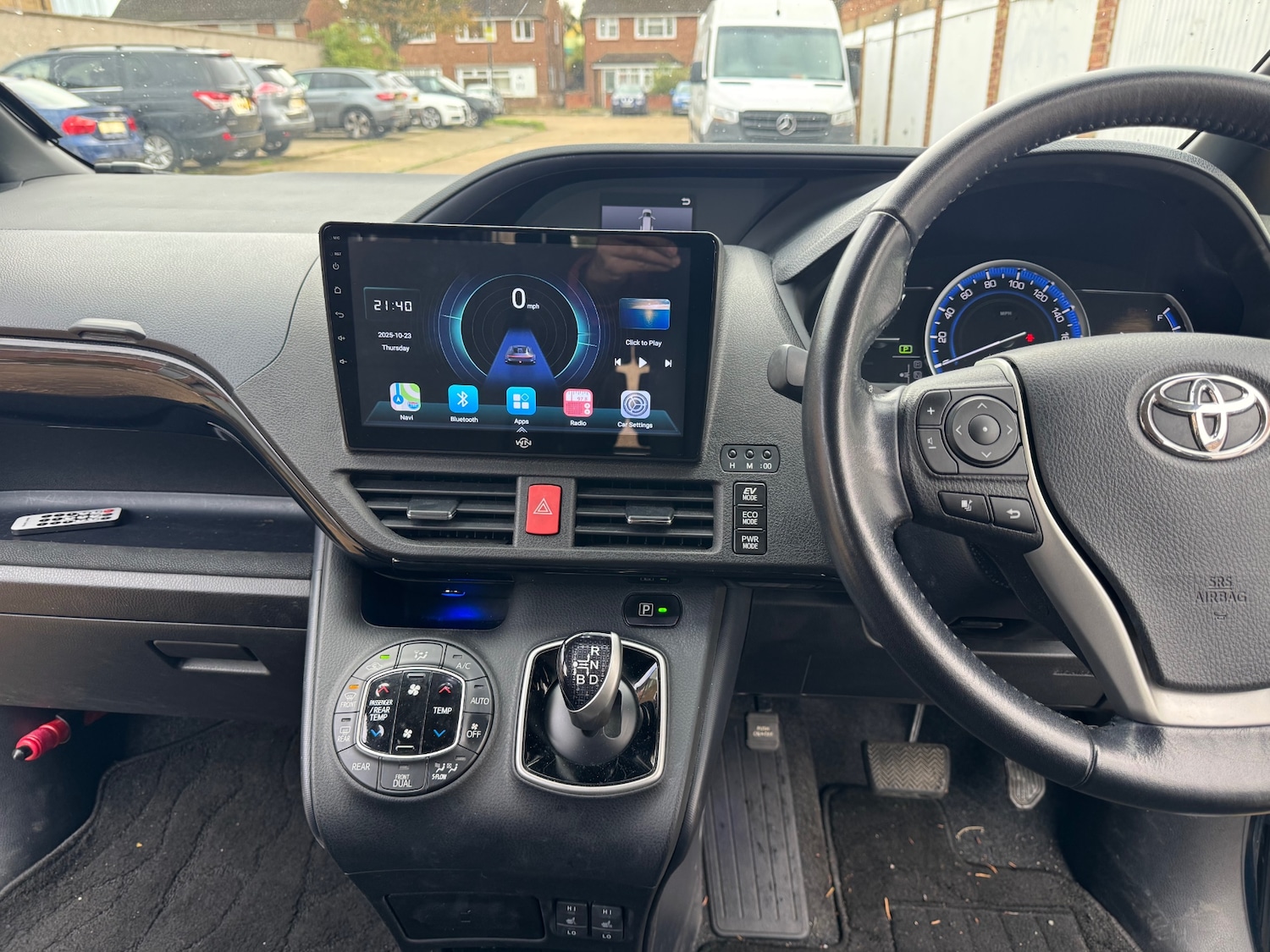 Used Toyota Voxy 2014 for sale - 76358382: Photo 11