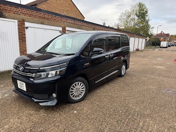 Used Toyota Voxy 2014 for sale - 76358382: Photo