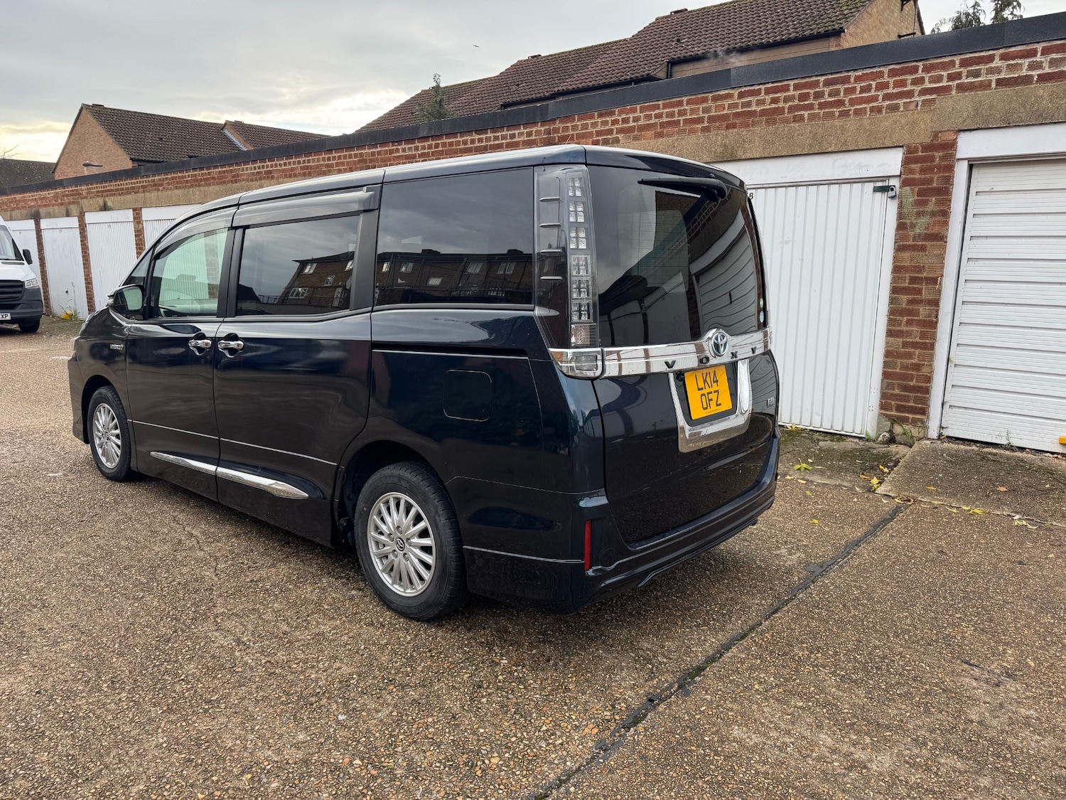 Used Toyota Voxy 2014 for sale - 76358382: Photo 4