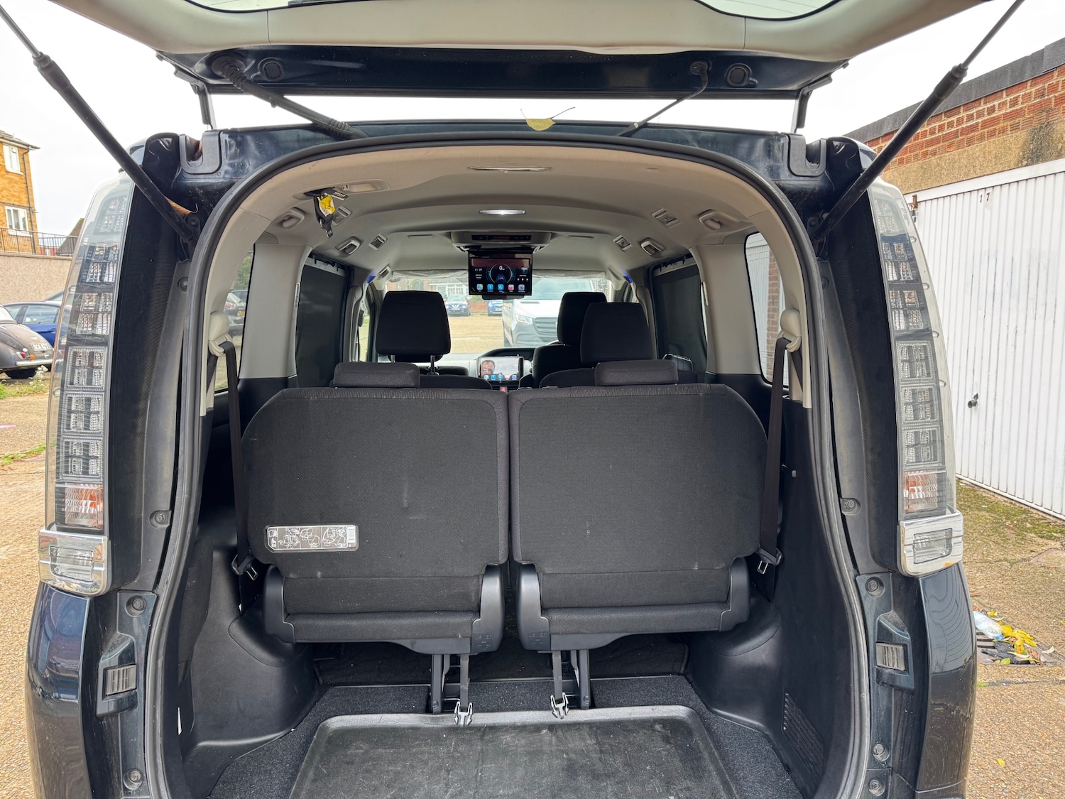 Used Toyota Voxy 2014 for sale - 76358382: Photo 7