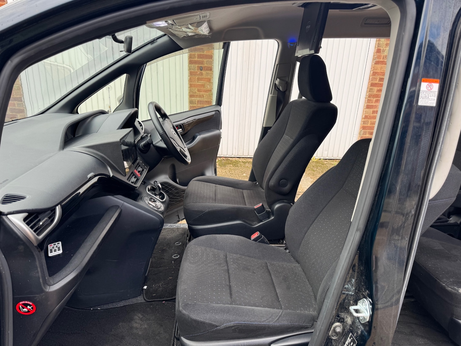 Used Toyota Voxy 2014 for sale - 76358382: Photo 8