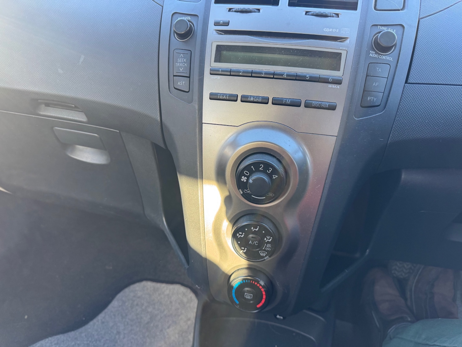 Used Toyota Yaris 2010 for sale - 76669904: Photo 11