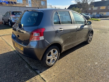 Used Toyota Yaris 2010 for sale - 76669904: Photo