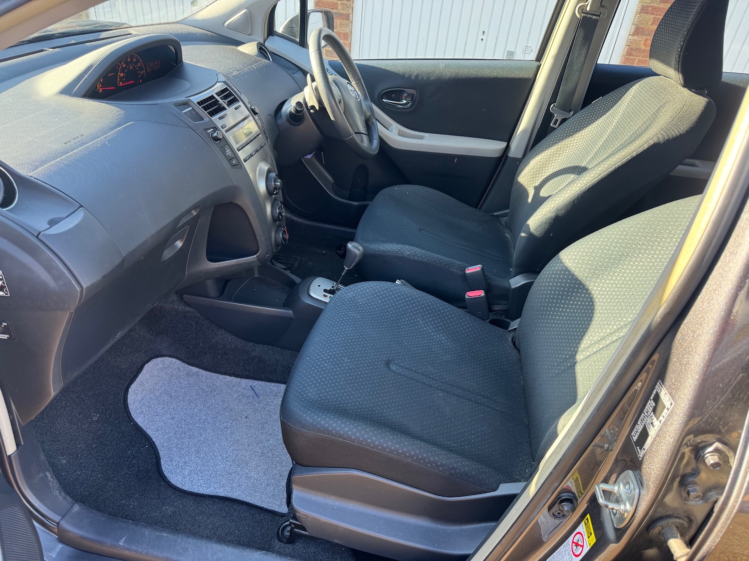 Used Toyota Yaris 2010 for sale - 76669904: Photo 6