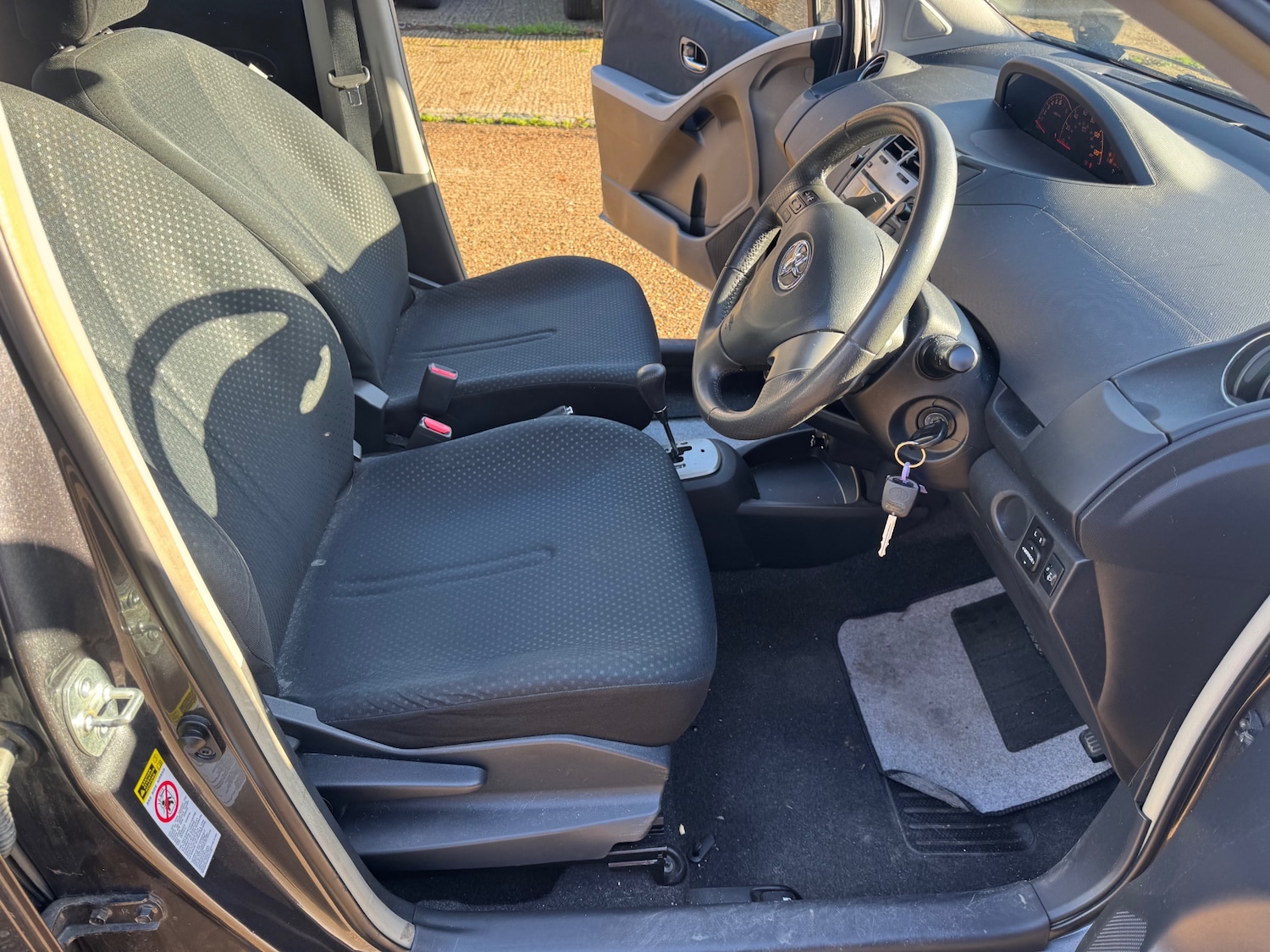 Used Toyota Yaris 2010 for sale - 76669904: Photo 7