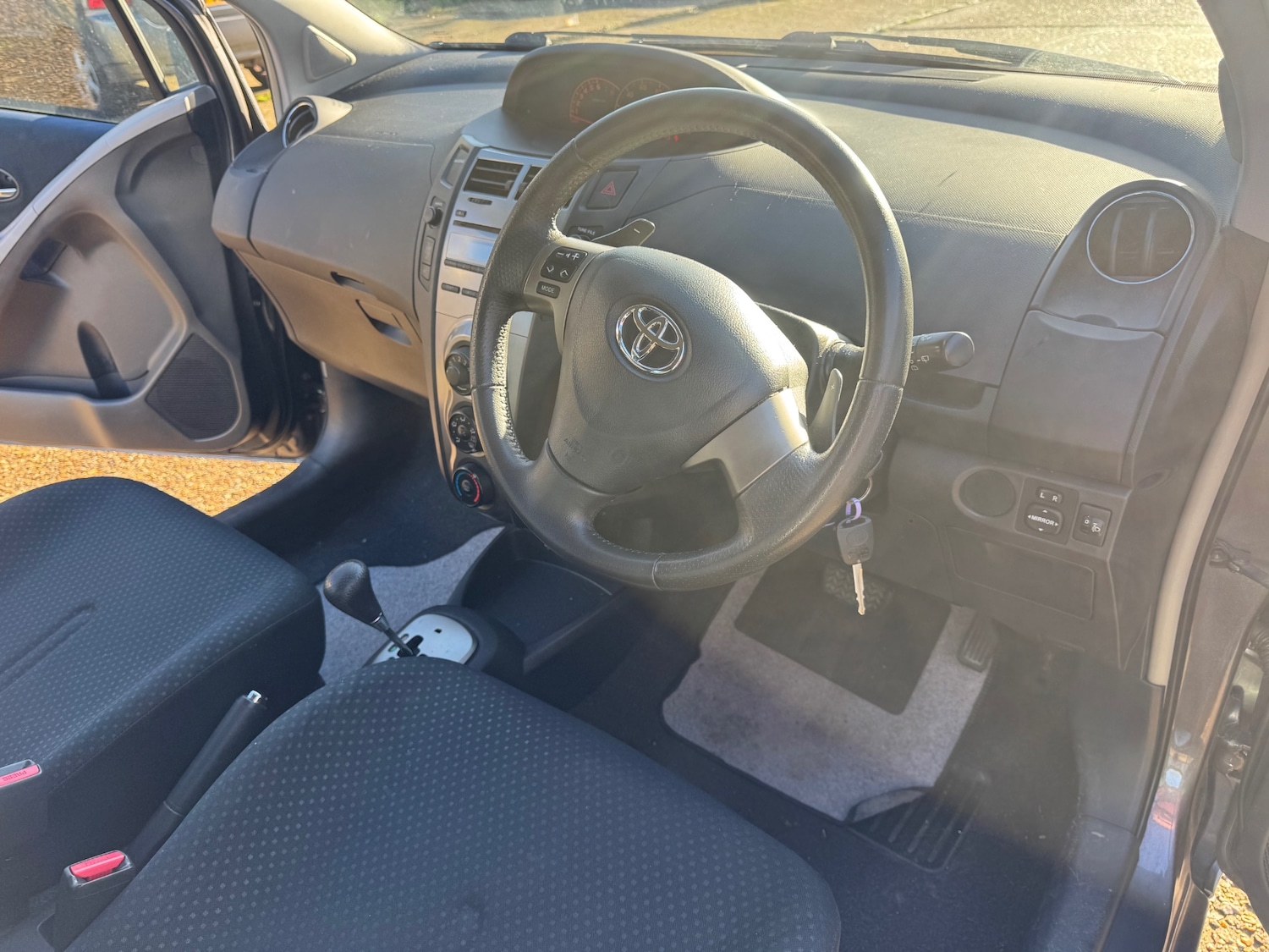 Used Toyota Yaris 2010 for sale - 76669904: Photo 8