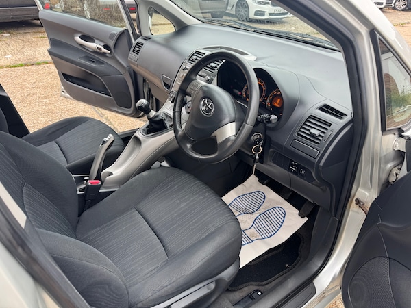 Used Toyota Auris 2009 for sale - 76317515: Photo 9