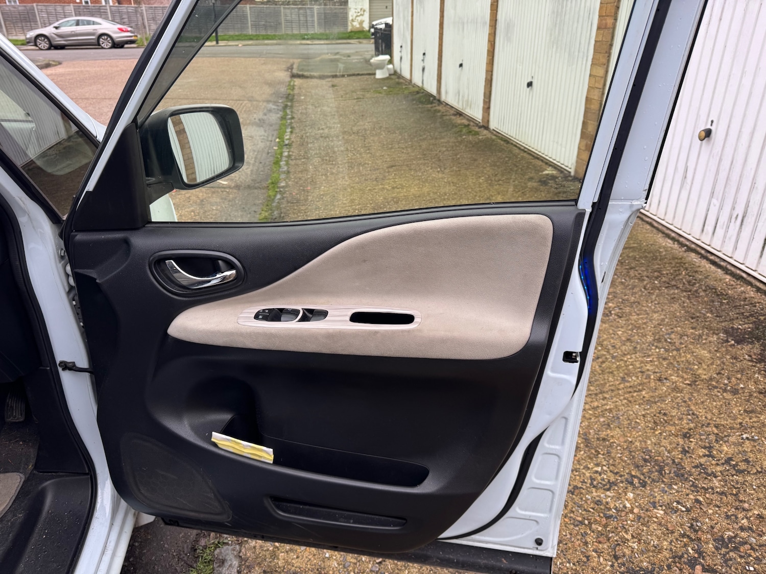 Used Nissan Serena 2025 for sale - 76839271: Photo 11