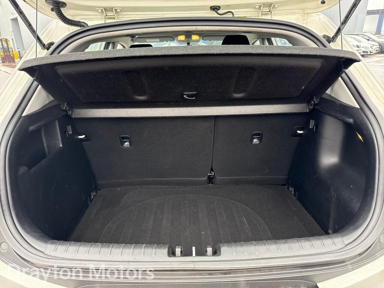 Used Kia Stonic 2019 for sale - 77598777: Photo 45