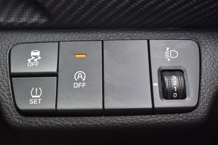 Used Kia Stonic 2024 for sale - 76765152: Photo 32