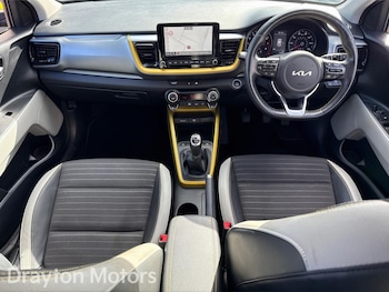 Used Kia Stonic 2023 for sale - 77853049: Photo