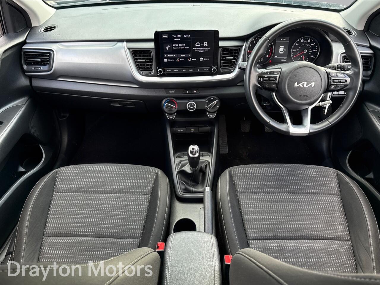 Used Kia Stonic 2022 for sale - 77824455: Photo 2