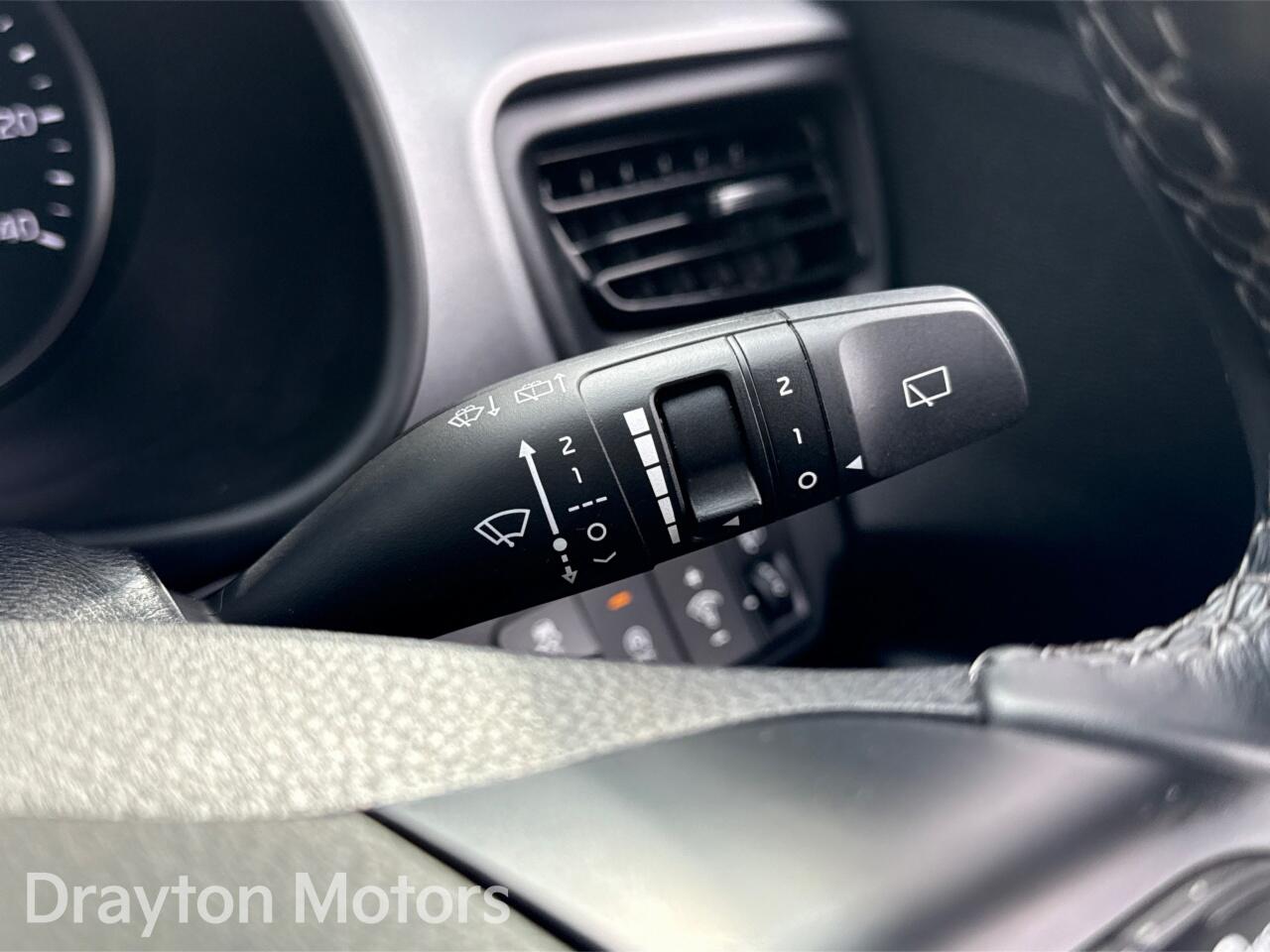 Used Kia Stonic 2022 for sale - 77824455: Photo 32