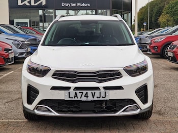 Used Kia Stonic 2024 for sale - 76227069: Photo 2
