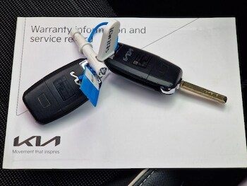 Used Kia Stonic 2022 for sale - 76227921: Photo 4