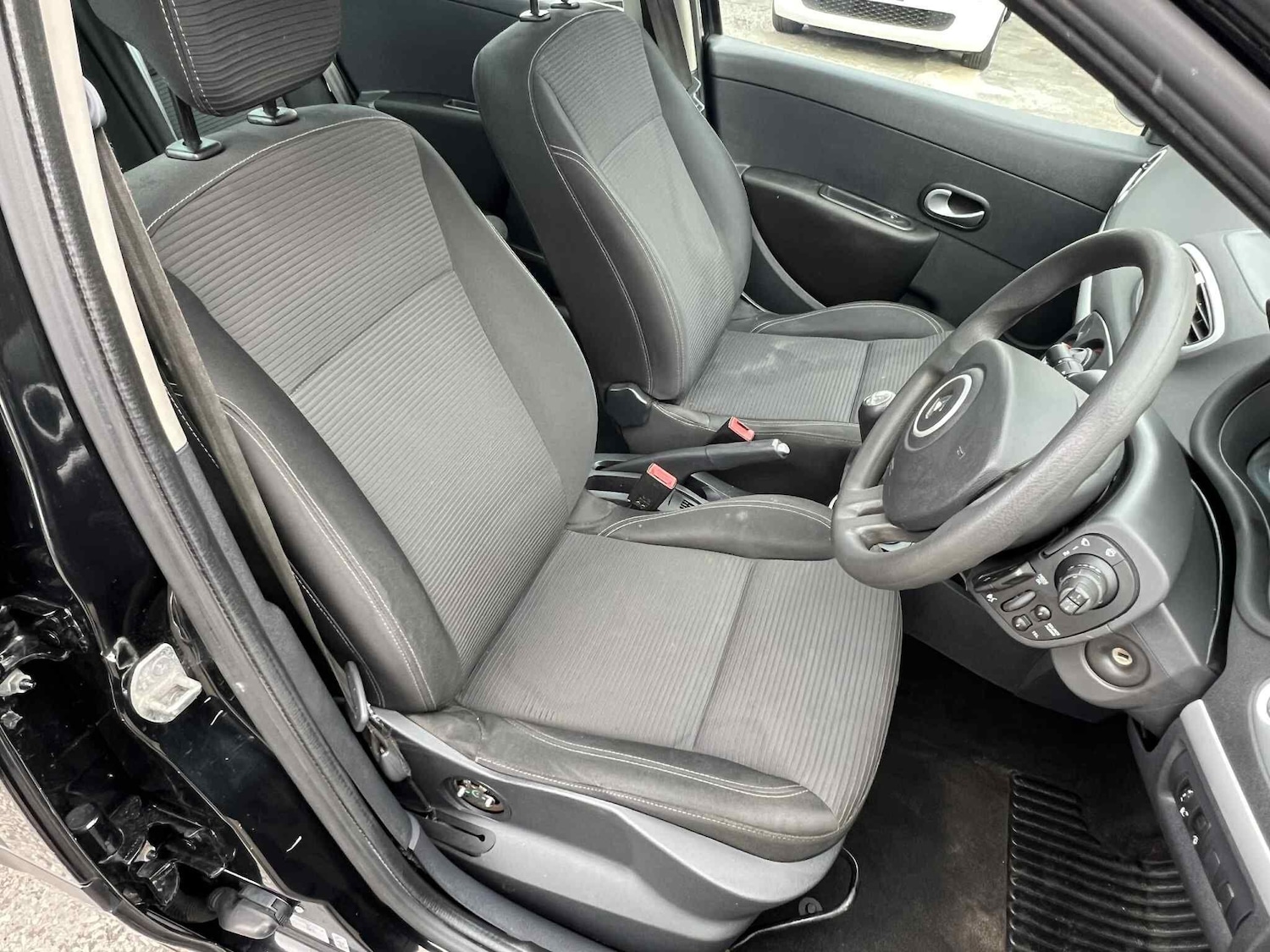 Used Renault Clio 2012 for sale - 76992447: Photo 17