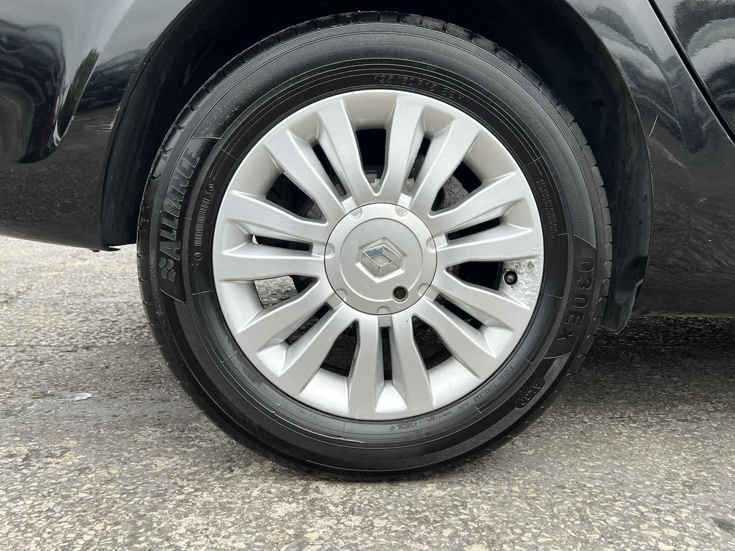 Used Renault Clio 2012 for sale - 76992447: Photo 33