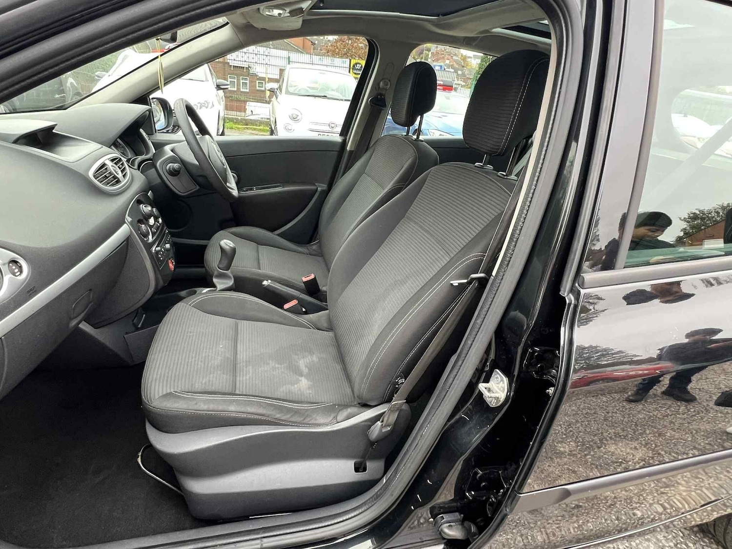 Used Renault Clio 2012 for sale - 76992447: Photo 42