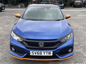 Used Honda Civic 2018 for sale - 76060670: Photo 2