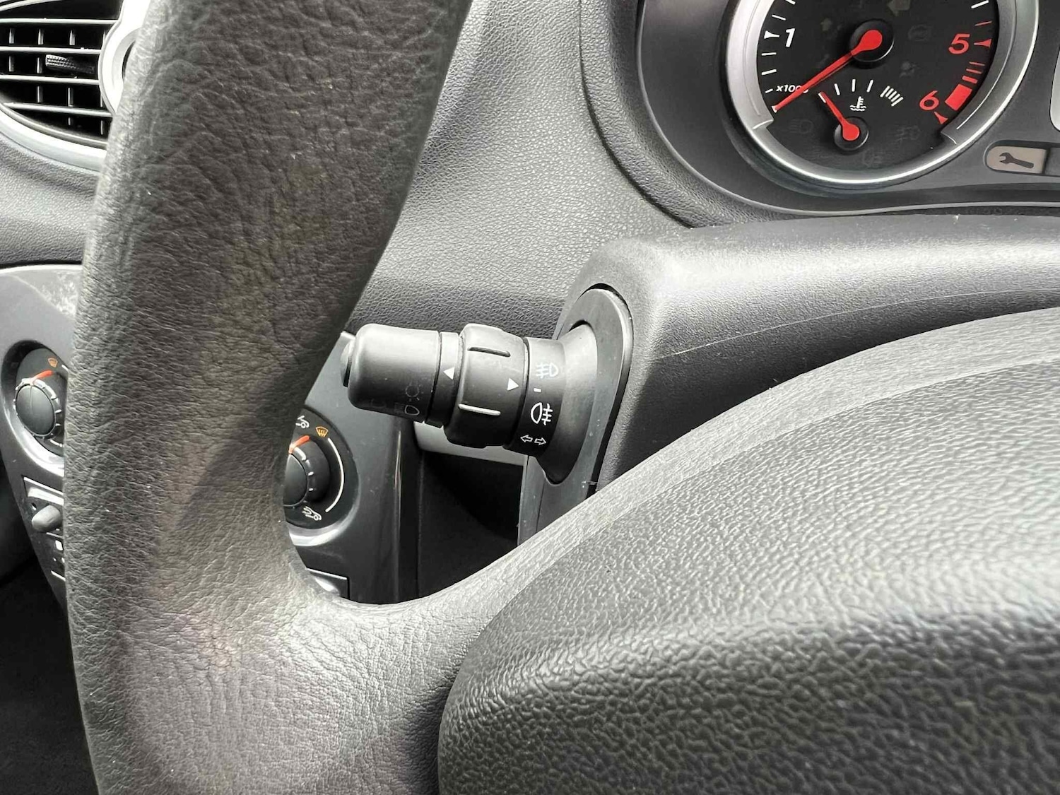 Used Renault Clio 2012 for sale - 76472551: Photo 23