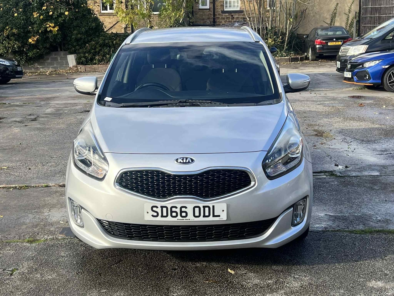 Used Kia Carens 2016 for sale - 76658611: Photo 2