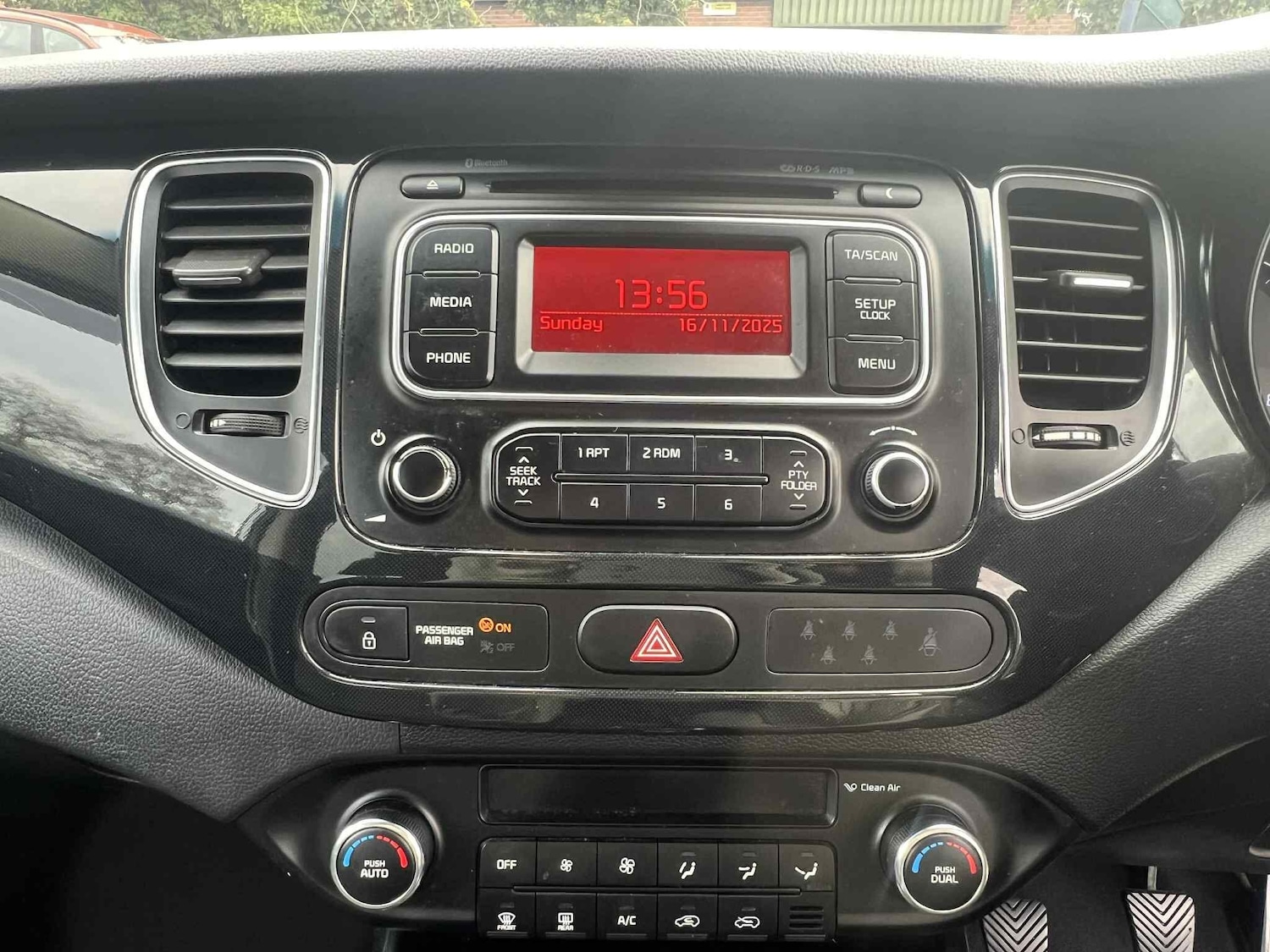 Used Kia Carens 2016 for sale - 76658611: Photo 43