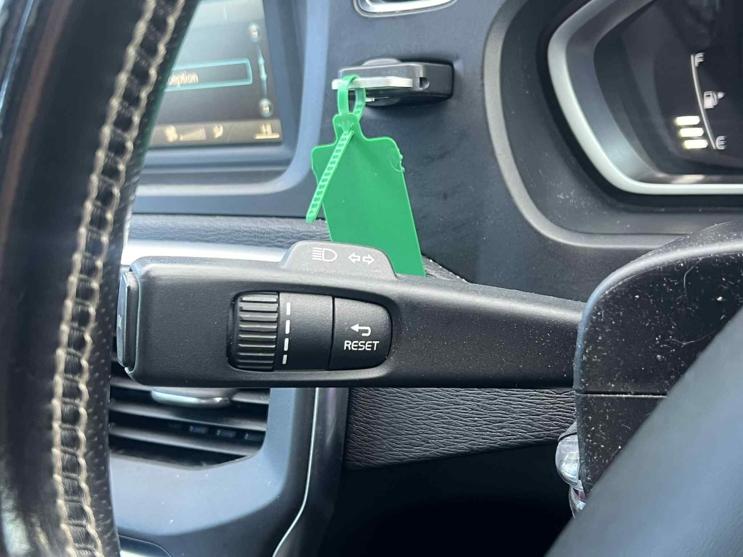 Used Volvo V40 for sale - 77824106: Photo 28