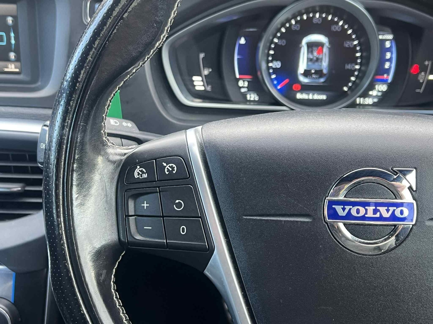 Used Volvo V40 for sale - 77824106: Photo 32