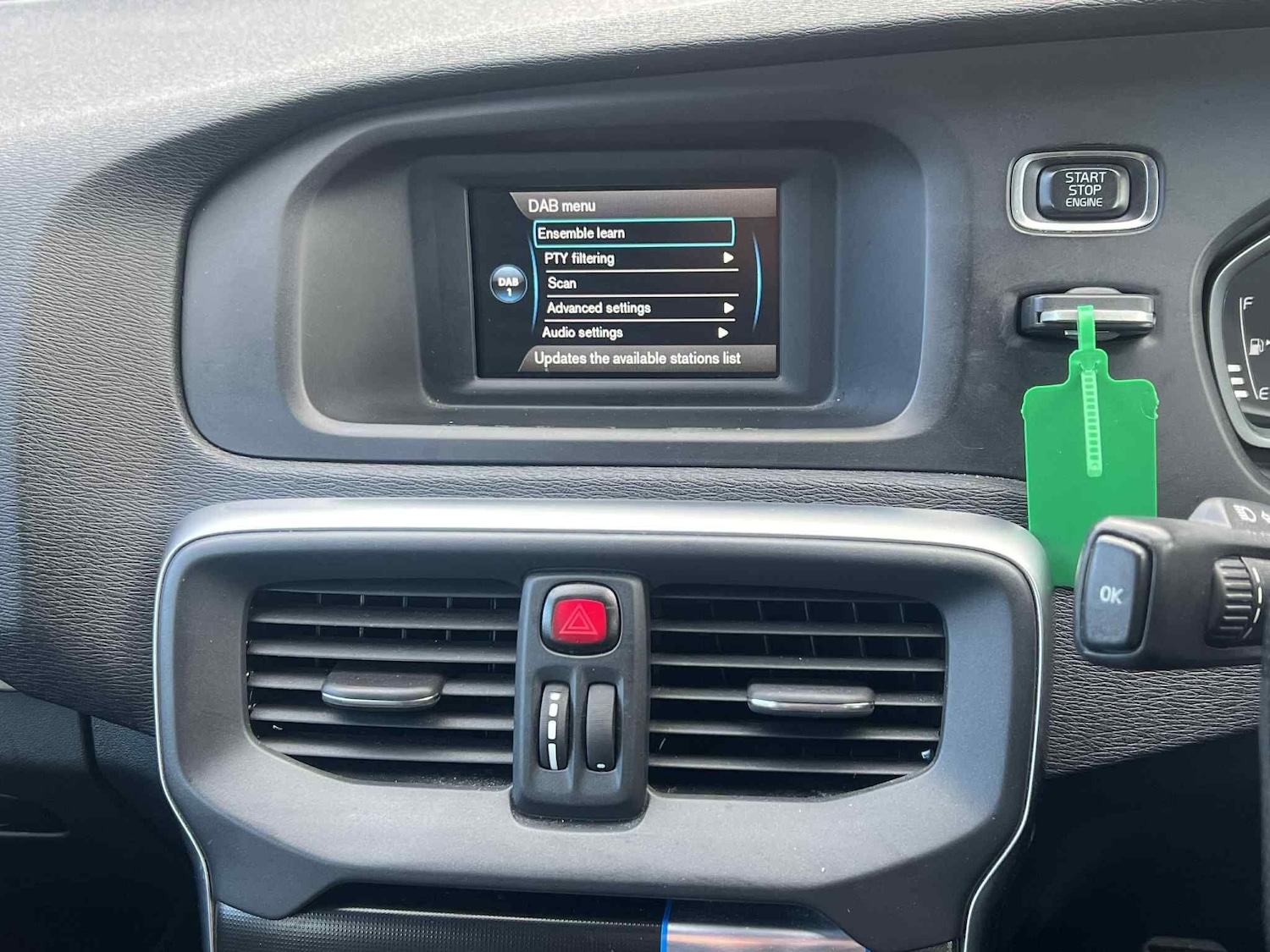 Used Volvo V40 for sale - 77824106: Photo 41