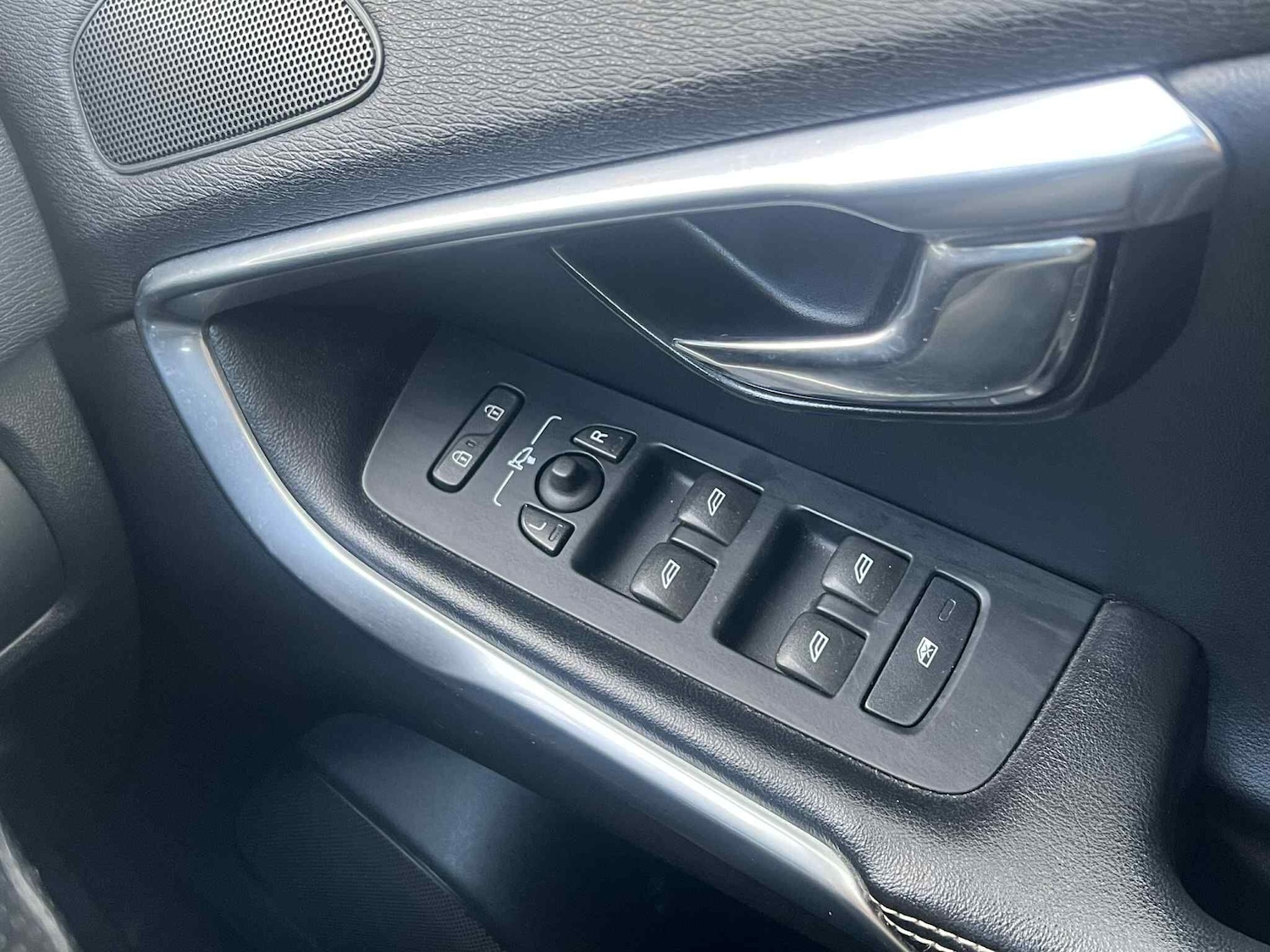 Used Volvo V40 for sale - 77824106: Photo 56