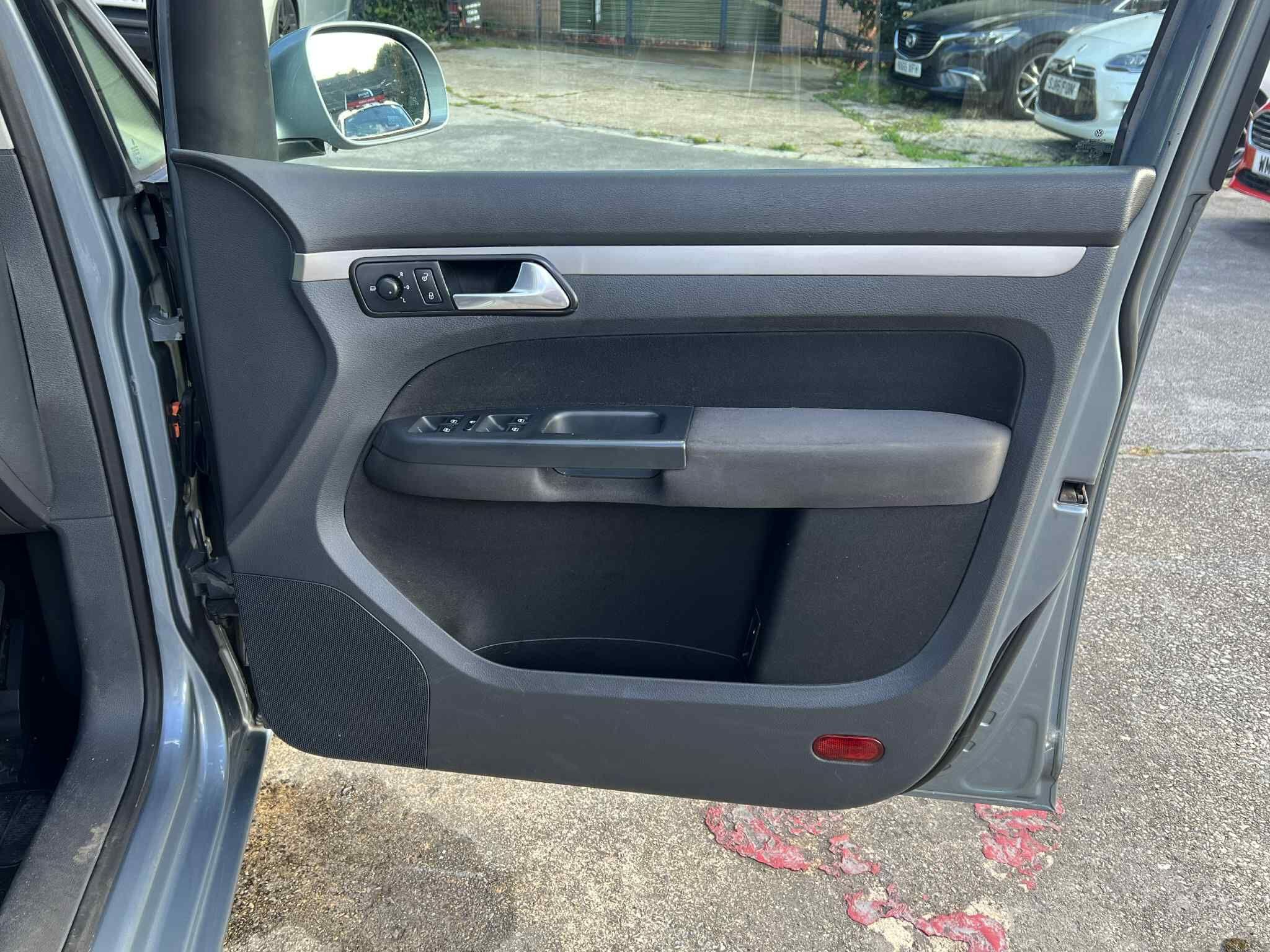 Used Volkswagen Touran 2007 for sale - 76306378: Photo 28