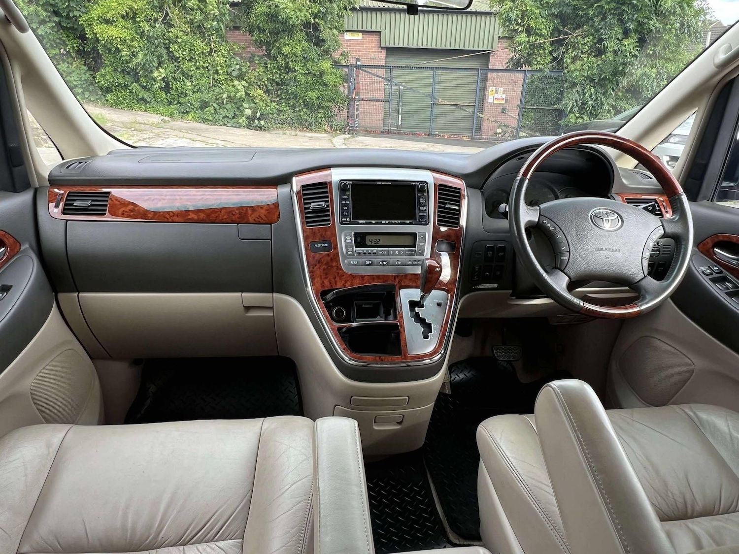 Used Toyota Alphard 2020 for sale - 75990469: Photo 23