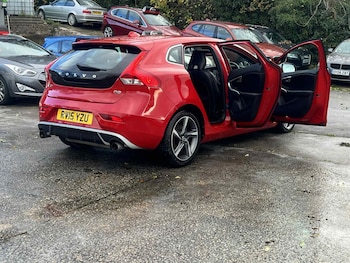 Used Volvo V40 2015 for sale - 79525389: Photo