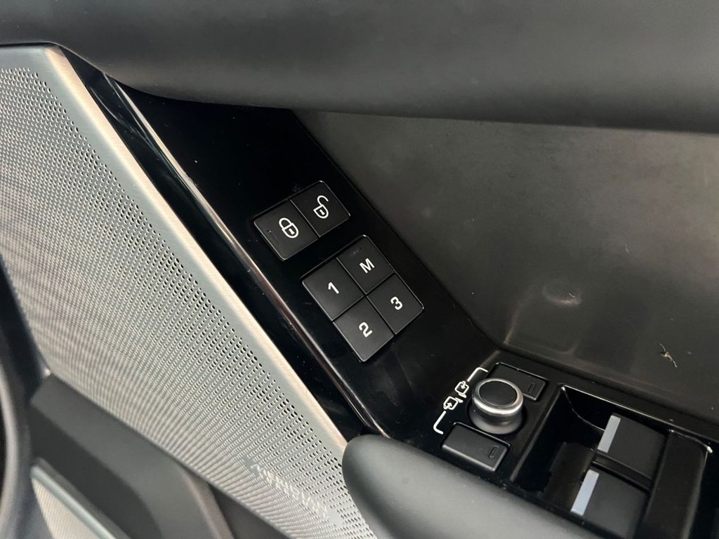 Used Land Rover Range Rover Velar 2017 for sale - 77533891: Photo 27