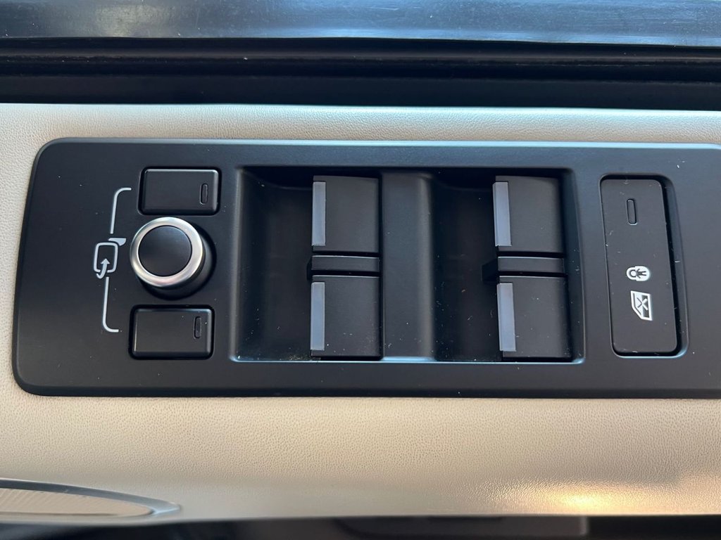 Used Land Rover Discovery 2017 for sale - 76685993: Photo 30