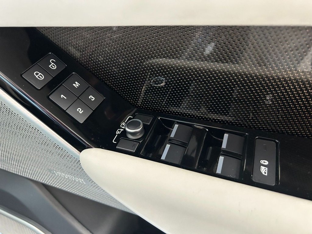 Used Land Rover Range Rover Velar 2017 for sale - 77966726: Photo 33