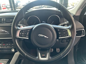 Used Jaguar F-Pace 2017 for sale - 78985711: Photo