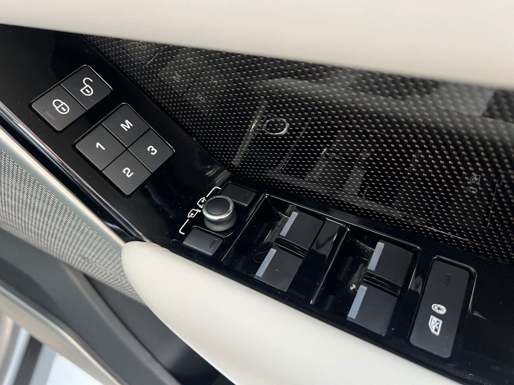 Used Land Rover Range Rover Velar 2017 for sale - 77703527: Photo 32