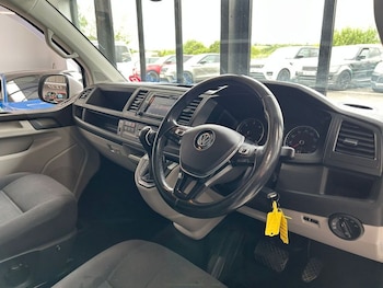 Used Volkswagen Transporter 2017 for sale - 78543514: Photo