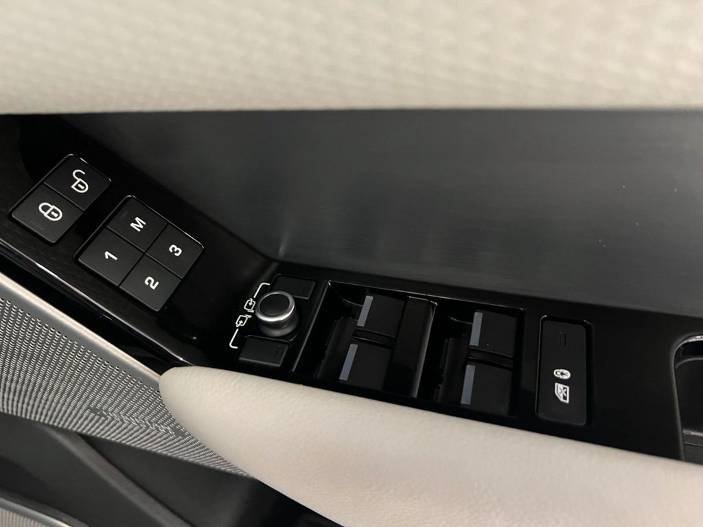 Used Land Rover Range Rover Velar 2017 for sale - 76985798: Photo 32