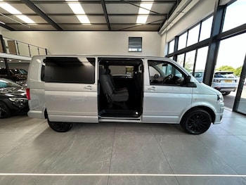 Used Volkswagen Transporter Shuttle 2015 for sale - 78597674: Photo