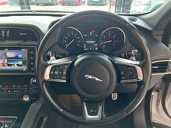 Used Jaguar F-Pace 2017 for sale - 79371108: Photo