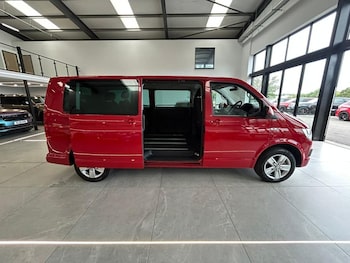 Used Volkswagen Caravelle 2018 for sale - 79090003: Photo