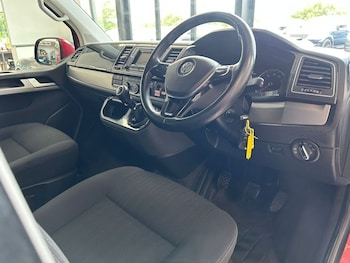 Used Volkswagen Caravelle 2018 for sale - 79090003: Photo
